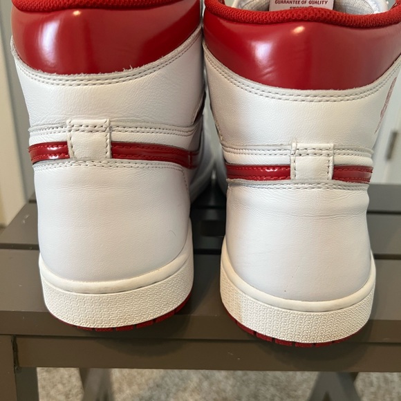 Air Jordan 1 Retro High OG 'Metallic Red - Picture 4 of 9